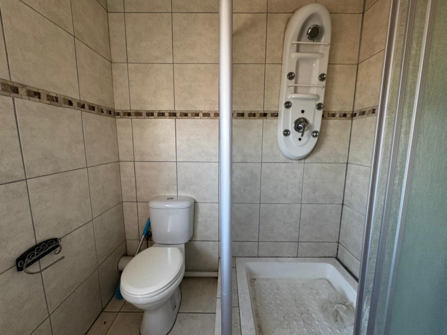 6 Bedroom Property for Sale in Tuscany Glen Western Cape